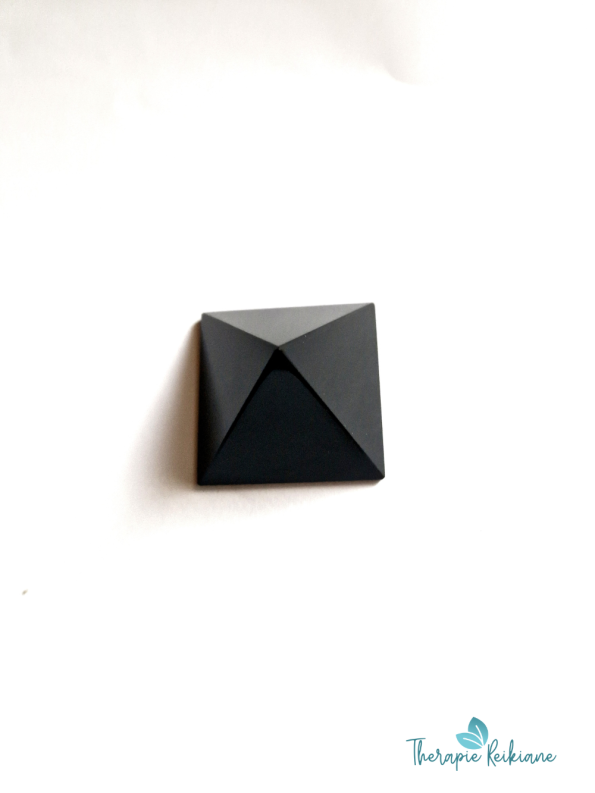 Pirâmide obsidiana preta